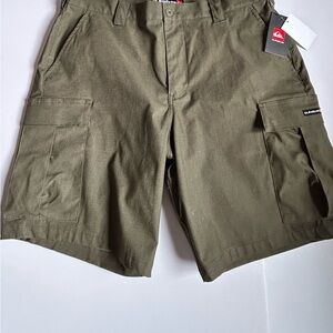 NWT Quiksilver Men's Olive Green Cargo Shorts with Side Pockets